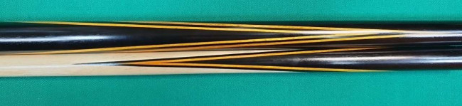 Кий «Каюков Мастер» Чёрный граб/ желтый граб, гравировка 