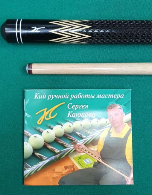 Кий «Каюков Мастер» Чёрный граб/ синий граб, гравировка 