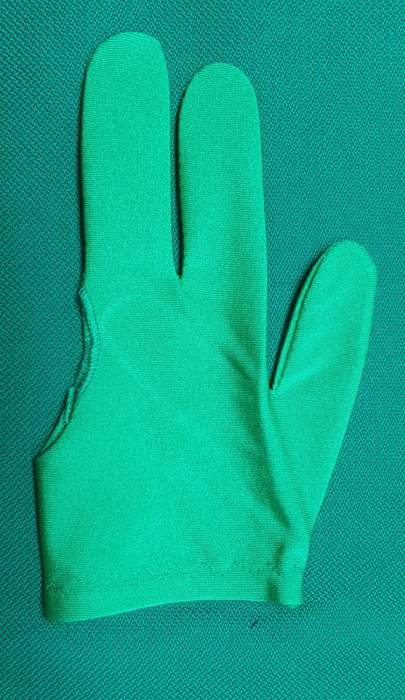 Перчатка бильярдная зелёная S - фото