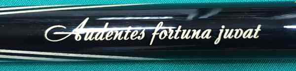 Гравировка кия на удачу, ручная работа